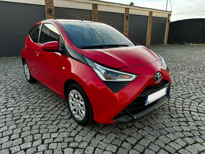 Toyota Aygo 1.0 VVT-i 72KM X-Play CarPlay Kamera Klima 2021 28tyśkm