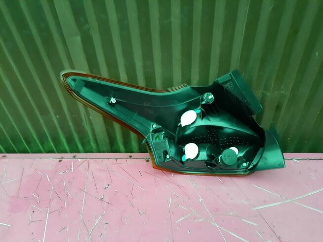 Ford Focus 14r 5-drzwi lampa tylna prawa nowa