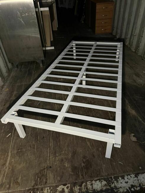 Rama stelaż łóżka biały z metalową podstawą metalowe łóżka