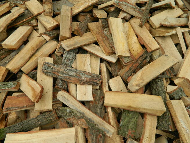 Opał - pocięta zrzyna dębowa drewno rozpałka brykiet pellet