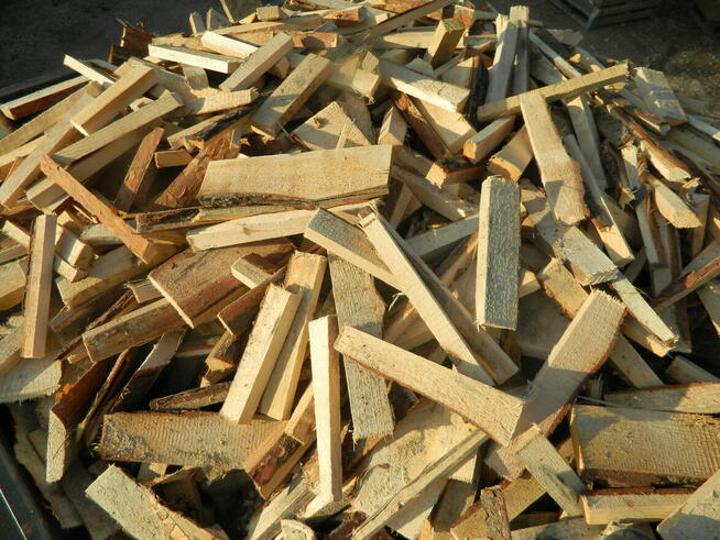 Opał - pocięta zrzyna sosnowa drewno rozpałka węgiel pellet