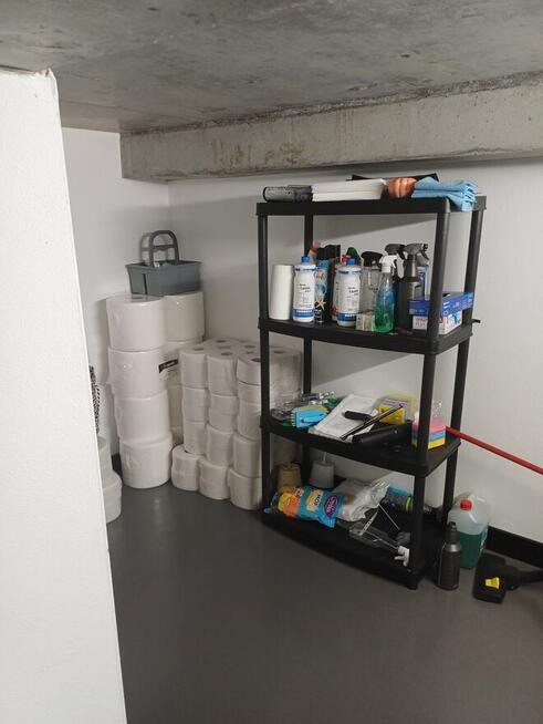 Sprzątanie bloki biura firmy