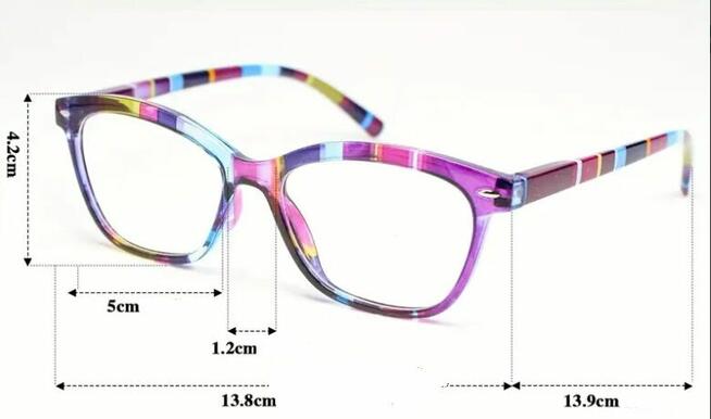 Okulary do czytania w kolorowej oprawce. Moc: +1 dioptria.