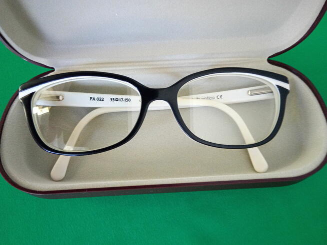 Okulary fotochromowe do dali. Moc: oko prawe i lewe - 0,75 d