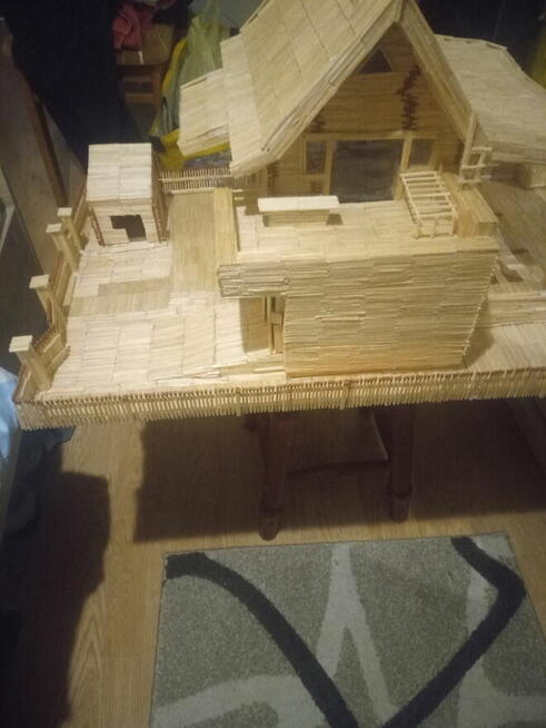 Domek z zapałek +obejście