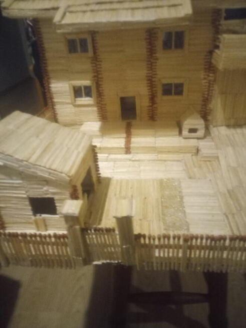 Domek z zapałek +obejście