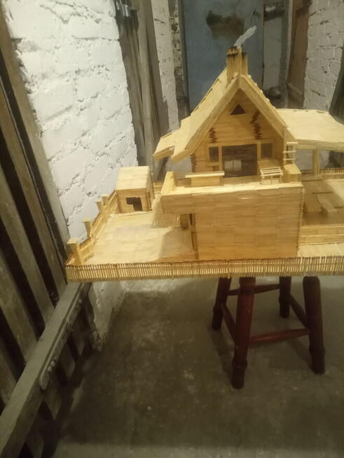 Domek z zapałek +obejście