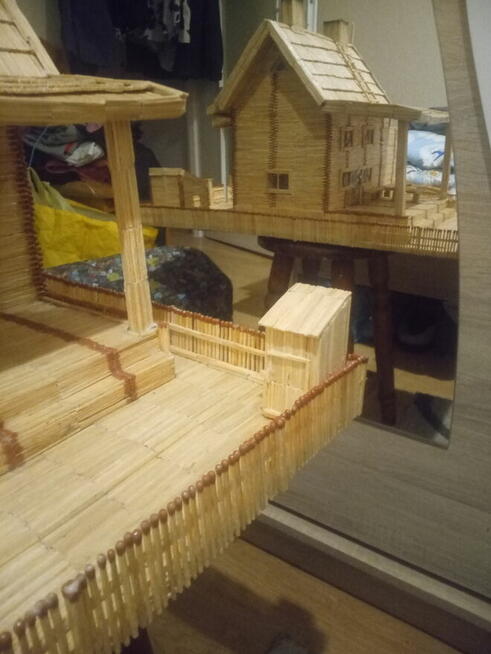 Domek z zapałek +obejście