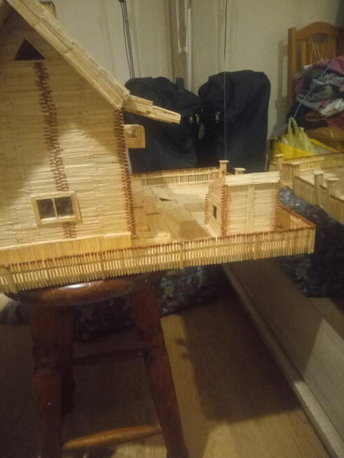 Domek z zapałek +obejście