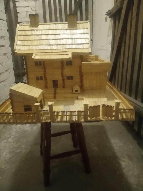 Domek z zapałek +obejście