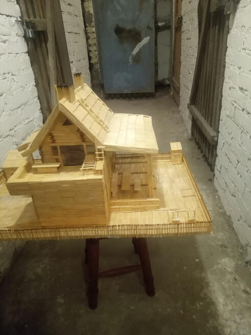 Domek z zapałek +obejście