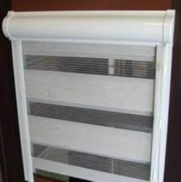 Rolety materiałowe w prowadnicach, Dzień/Noc, wolnowiszące.