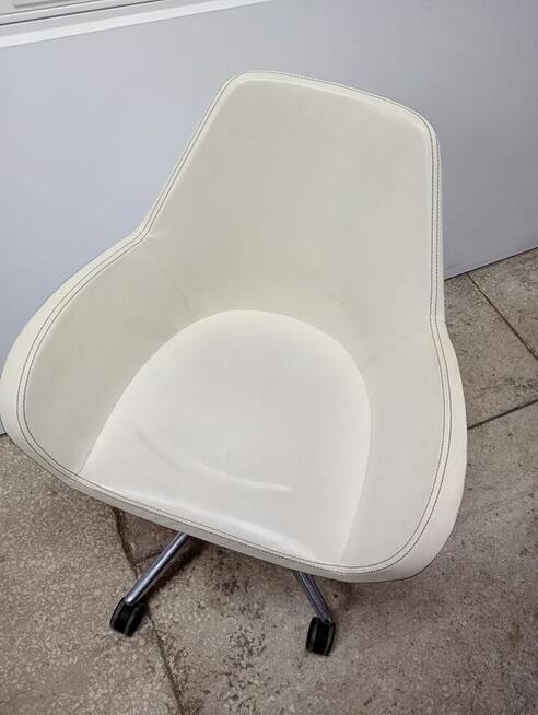 Fotel konferencyjny Profim Fan 10F obrotowy na kółkach fotel