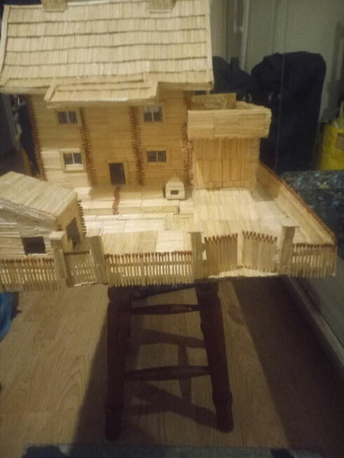 Domek z zapałek +obejście