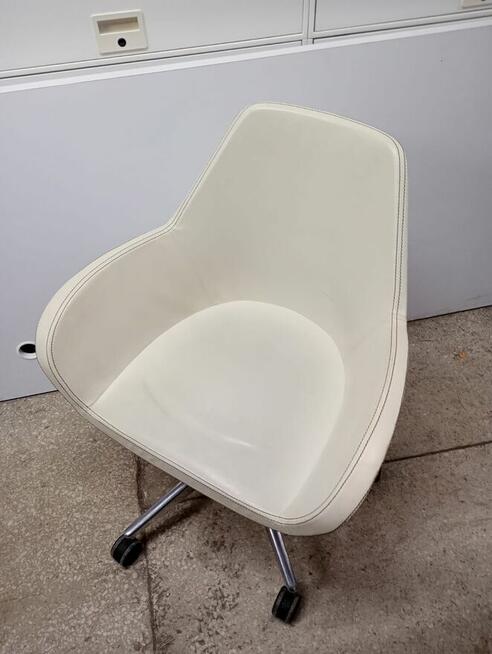 Fotel konferencyjny Profim Fan 10F obrotowy na kółkach fotel