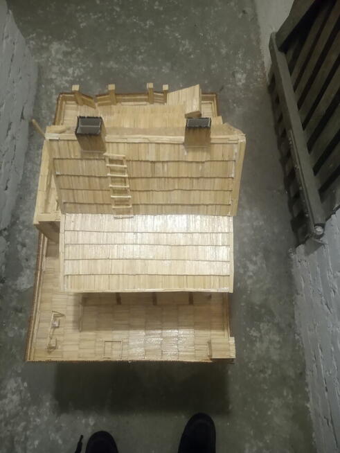 Domek z zapałek +obejście