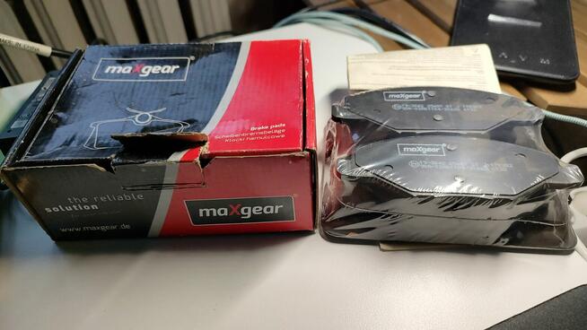 Nowe klocki hamulcowe MAXGEAR 19-3042 przód