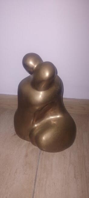 Figura mosiężna para kochanków w uścisku