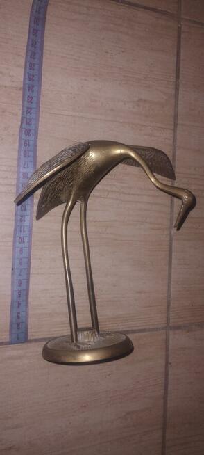 Figury ptaków wykonane z mosiądzu