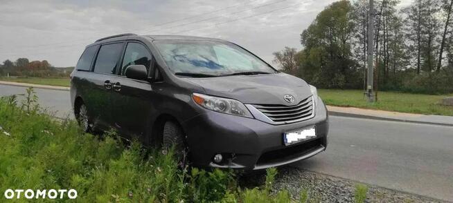 Toyota Sienna 3.5 V6, bogate wyposażenie