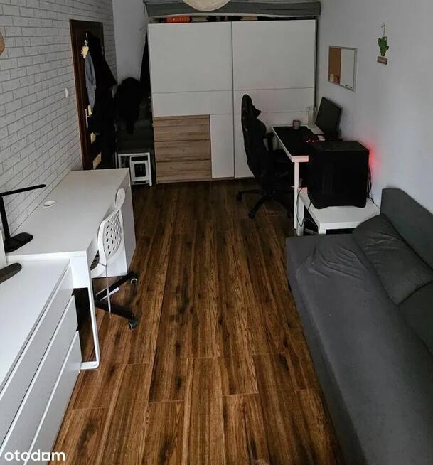 sprzedam 3 pokojowe mieszkanie w Pyrach z tarasem i garażem