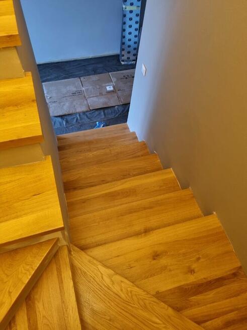 Schody drewniane, trepy, stopnie, cyklinowanie podłóg