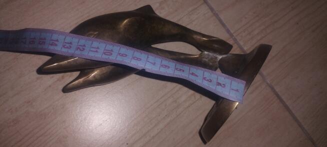 Figury ptaków wykonane z mosiądzu