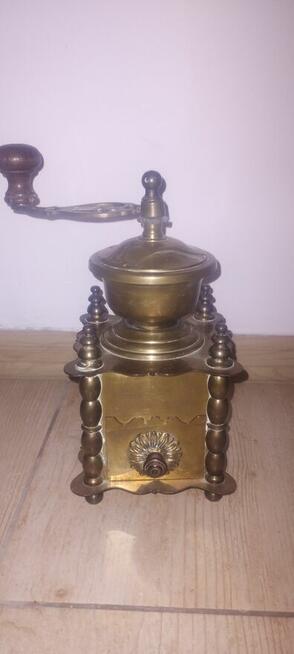 Piękny mosiężny młynek do mielenia kawy pieprzu ziół