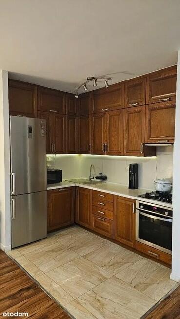 sprzedam 3 pokojowe mieszkanie w Pyrach z tarasem i garażem