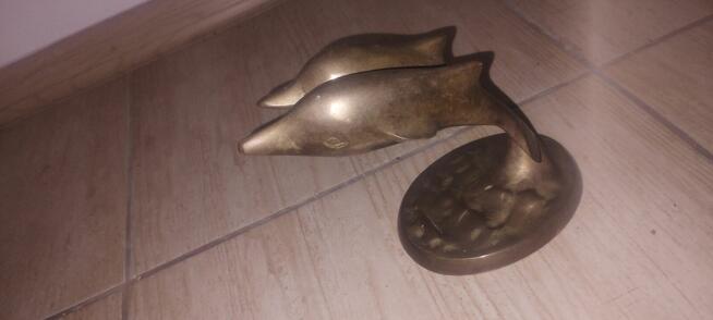 Figury ptaków wykonane z mosiądzu