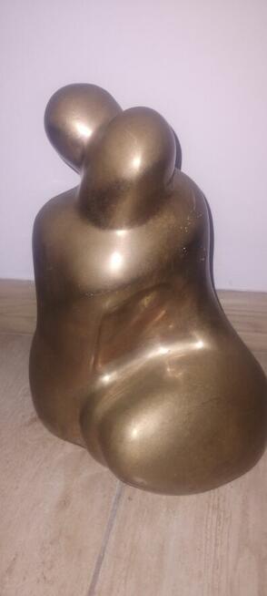 Figura mosiężna para kochanków w uścisku