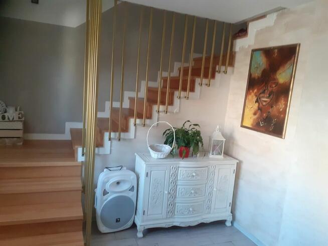 Schody drewniane, trepy, stopnie, cyklinowanie podłóg