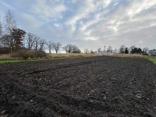 Działka z rozpoczętą budową