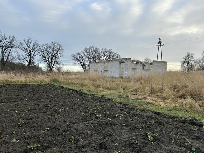 Działka z rozpoczętą budową