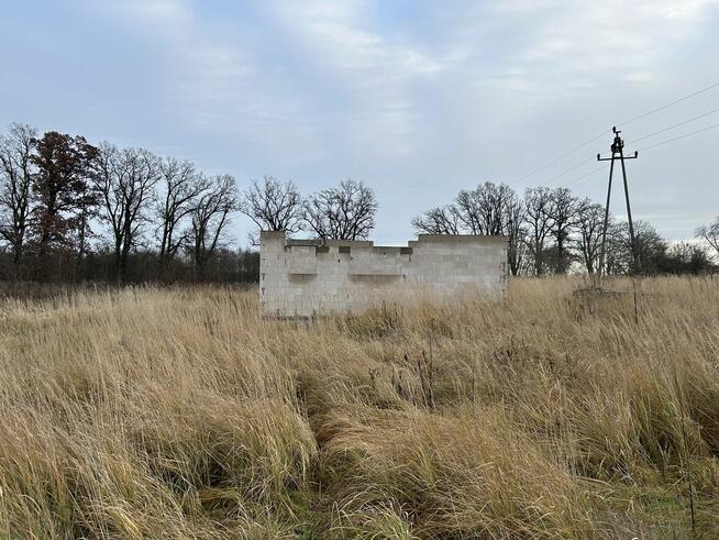 Działka z rozpoczętą budową