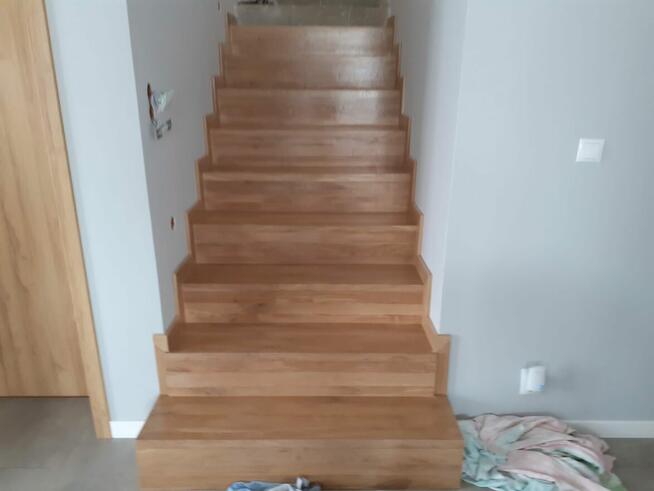 Schody drewniane, trepy, stopnie, cyklinowanie podłóg