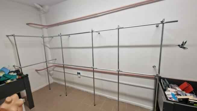 Meble do sklepu odzieżowego, rury, skrzynie, gondole, regały