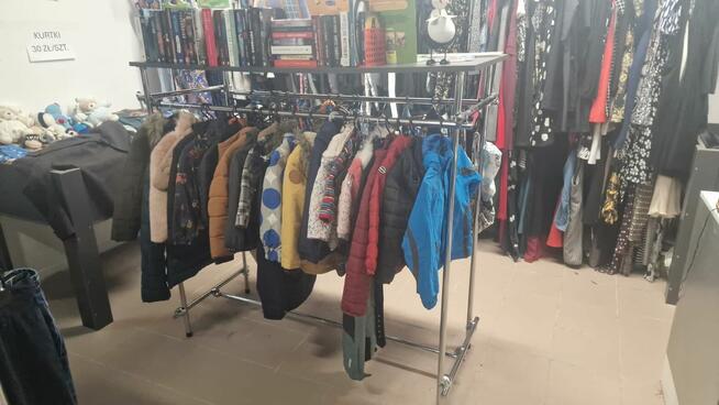 Meble do sklepu odzieżowego, rury, skrzynie, gondole, regały