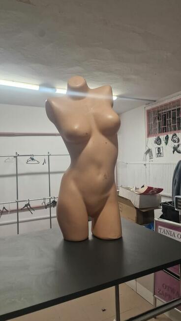 Meble do sklepu odzieżowego, rury, skrzynie, gondole, regały