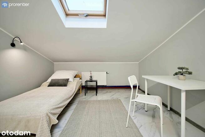 Duże na 3 piętrach z pokojami na wynajem i inne usługi