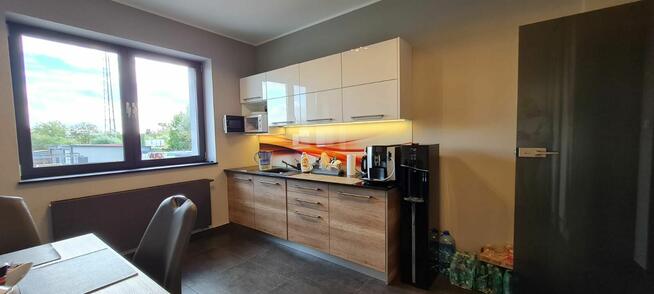 Sprzedam Hale, magazyny, biurowiec, socjalne