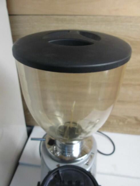 Profesjonalny młynek do kawy SAECO model DG001 - super stan!