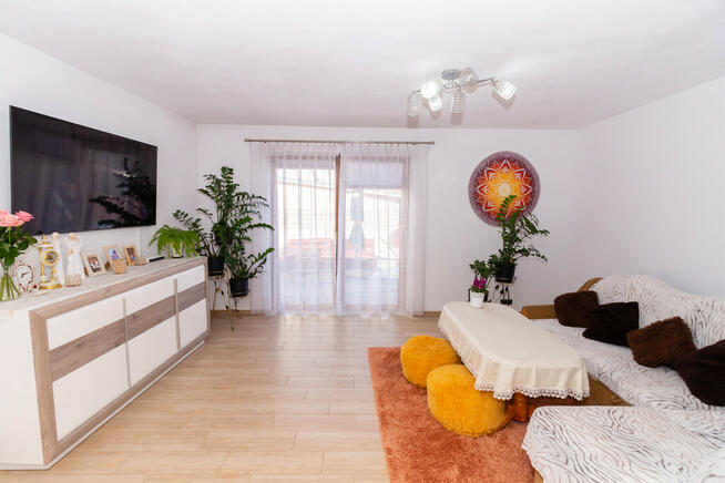 Nowy dom 187m2 + lokal użytkowy 45m2 Rynek Ćmielów