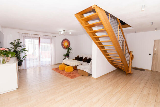 Nowy dom 187m2 + lokal użytkowy 45m2 Rynek Ćmielów