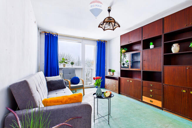 2 pokoje z balkonem w niskim bloku – do remontu!