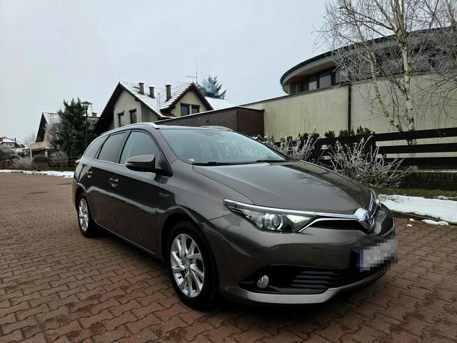 Toyota Auris Touring 1.8 Hybrid 136KM 2017r Kamera, Grzane Fotele, Niski Przebieg