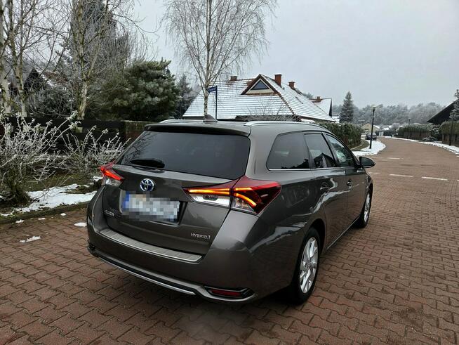 Toyota Auris Touring 1.8 Hybrid 136KM 2017r Kamera, Grzane Fotele, Niski Przebieg
