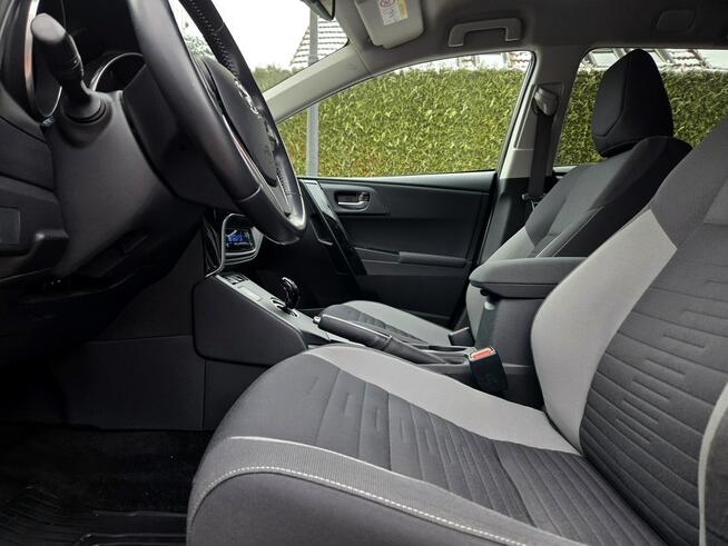 Toyota Auris Touring 1.8 Hybrid 136KM 2017r Kamera, Grzane Fotele, Niski Przebieg