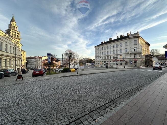 Całe piętro w reprezentacyjnej kamienicy | Centrum