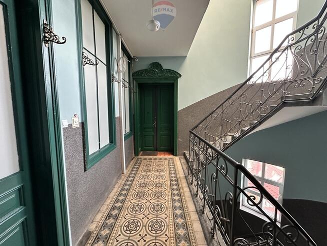 Całe piętro w reprezentacyjnej kamienicy | Centrum